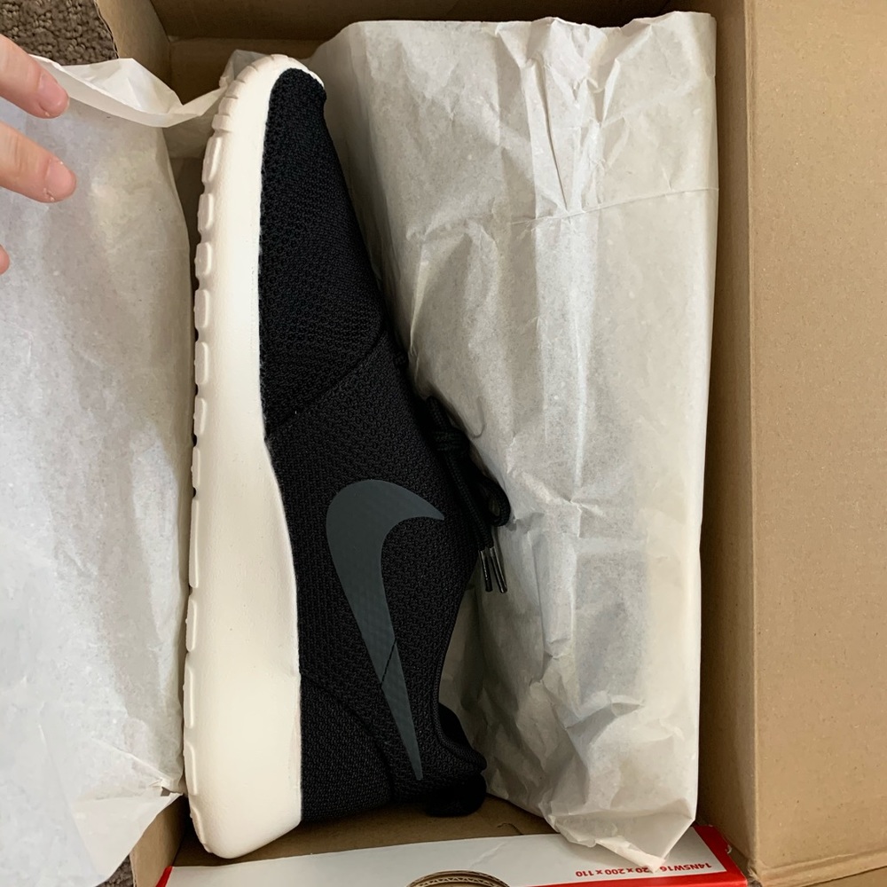 Men’s Nike Roshe one size 9